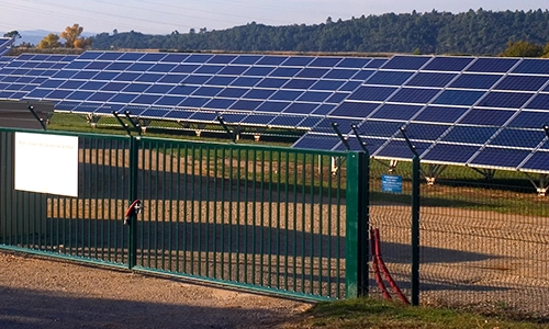 ضمان الإنتاج الموثوق والأمن التشغيلي لمزارع الطاقة الشمسية